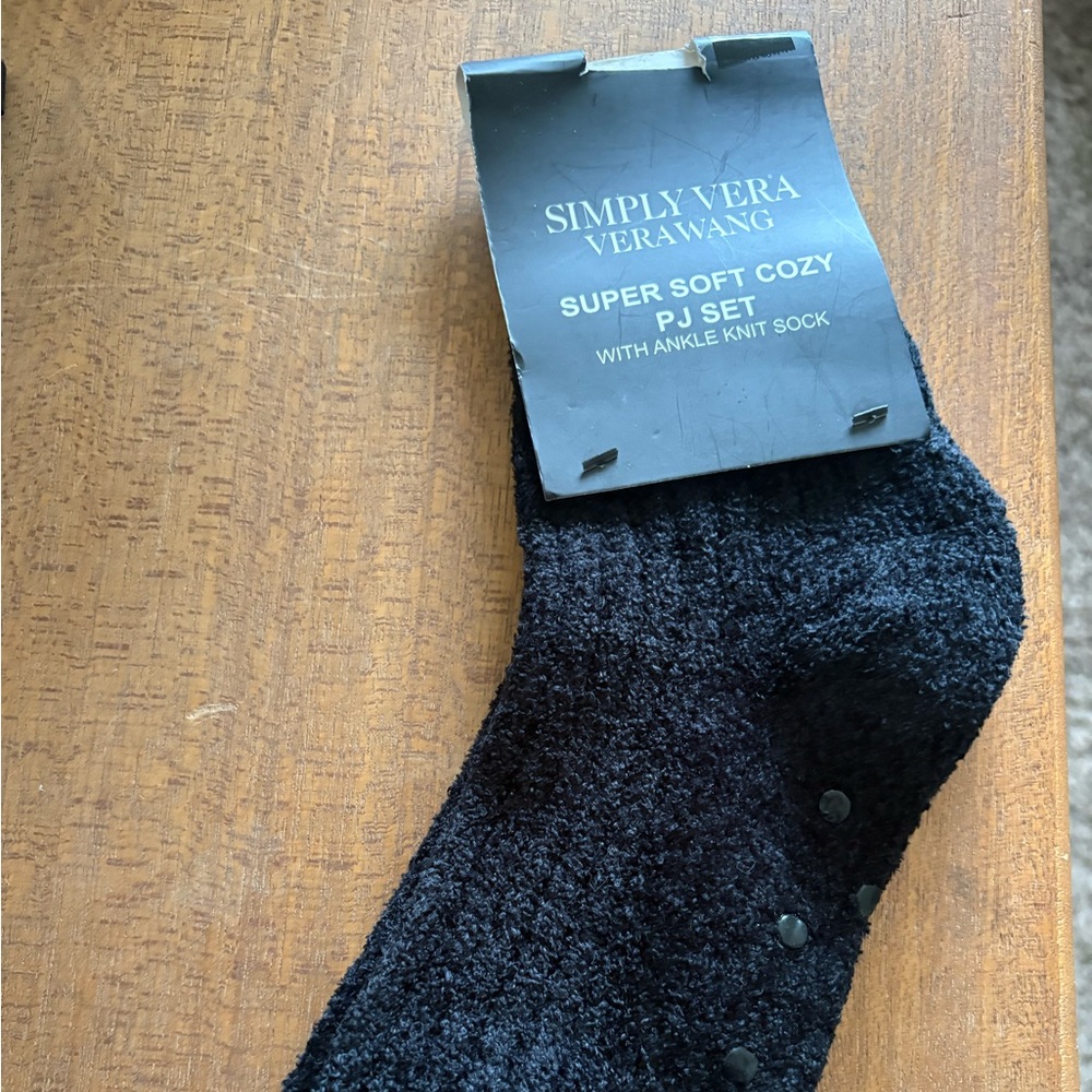 WOMENS “SIMPLY VERA” VERA WANG BLACK ANKLE KNIT SOCKS